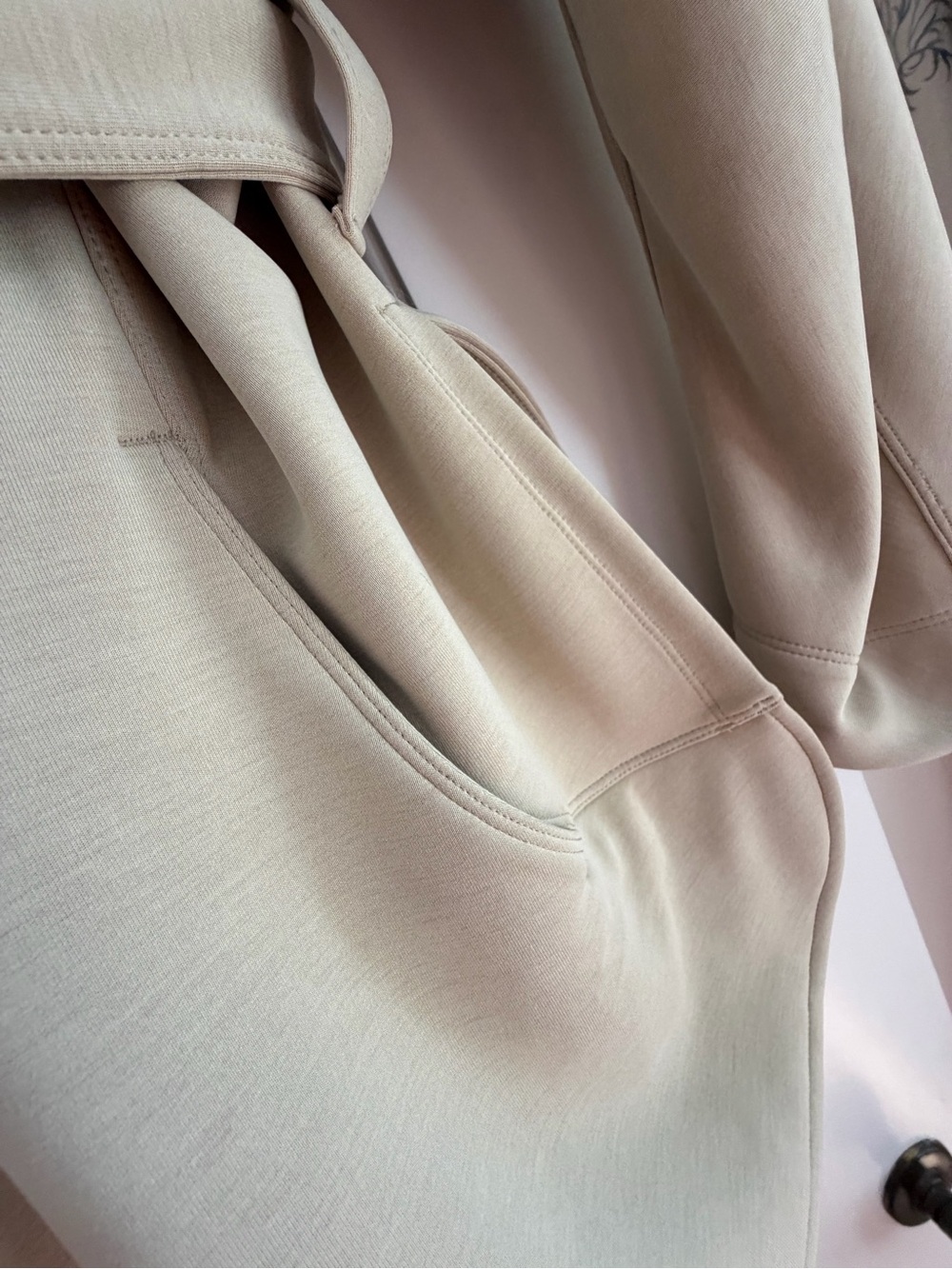 Lululemon softstreme Cream /khaki Belted Wrap Trench Coat XS/S NWT - Picture 8 of 9